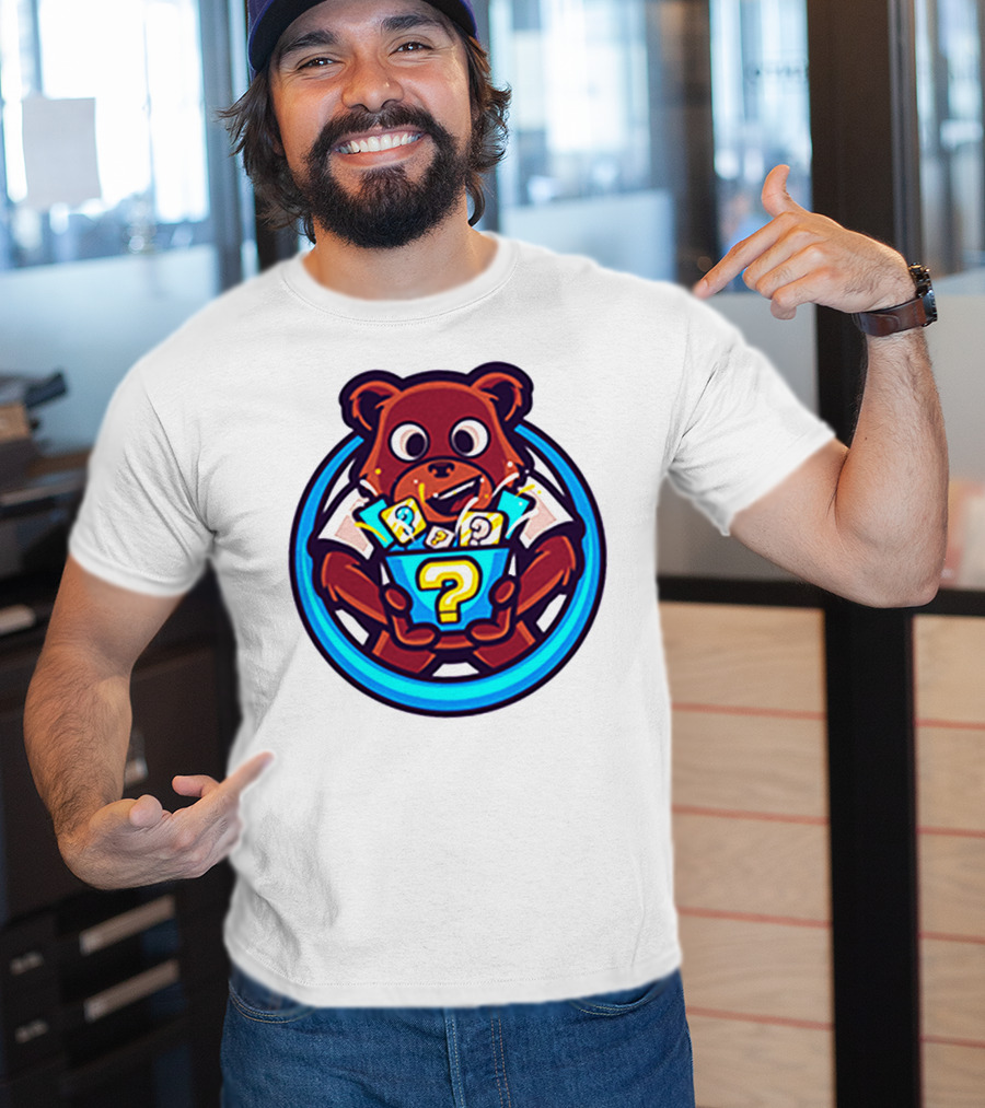 Der Merch Bear Holding Mystery Question Mark Box T-Shirt