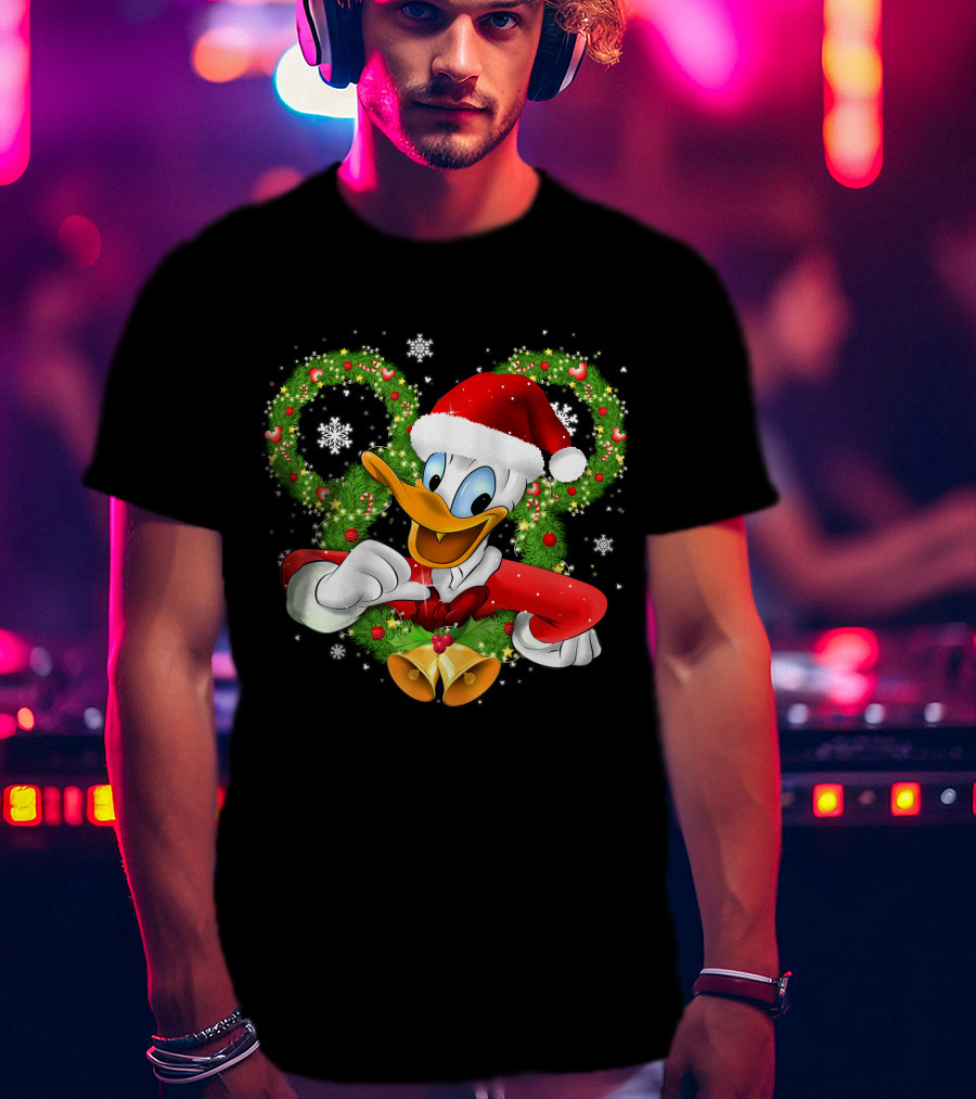 Santa Donald Duck Christmas Wreath Snowflakes T-Shirt