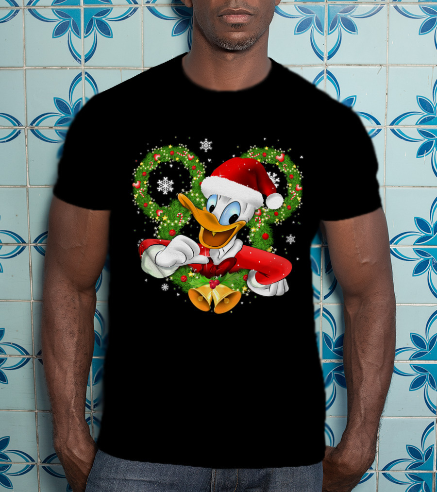 Santa Donald Duck Christmas Wreath Snowflakes T-Shirt