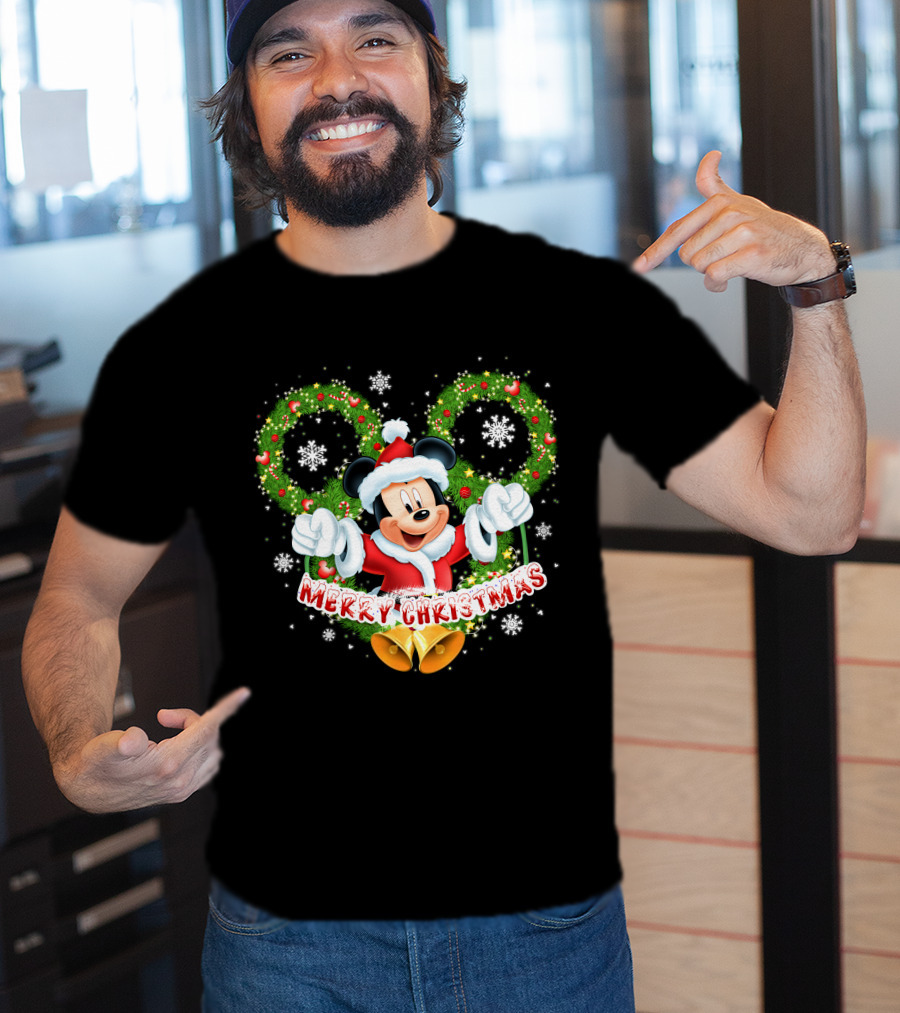 Mickey Mouse Merry Christmas Wreaths And Snowflakes T-Shirt