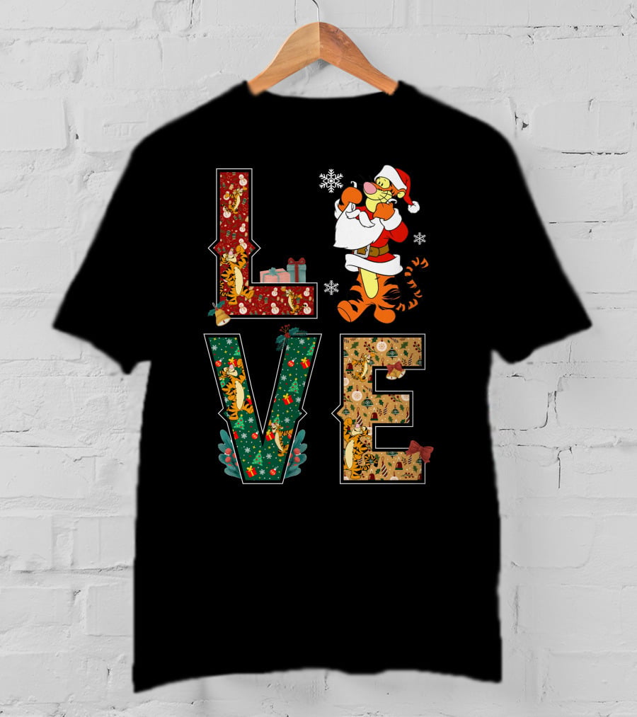 Love Tigger Christmas Santa Hat And Gifts T-Shirt