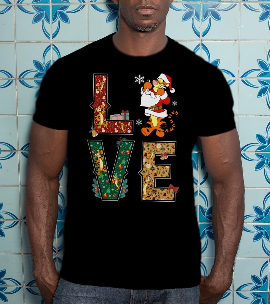 Love Tigger Christmas Santa Hat And Gifts T-Shirt