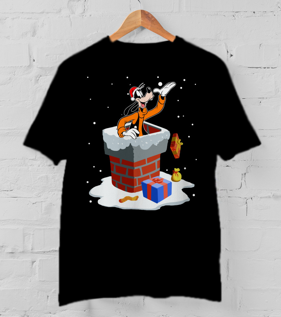 Goofy In Santa Hat Popping Out Of Snowy Chimney With Christmas Gifts T-Shirt