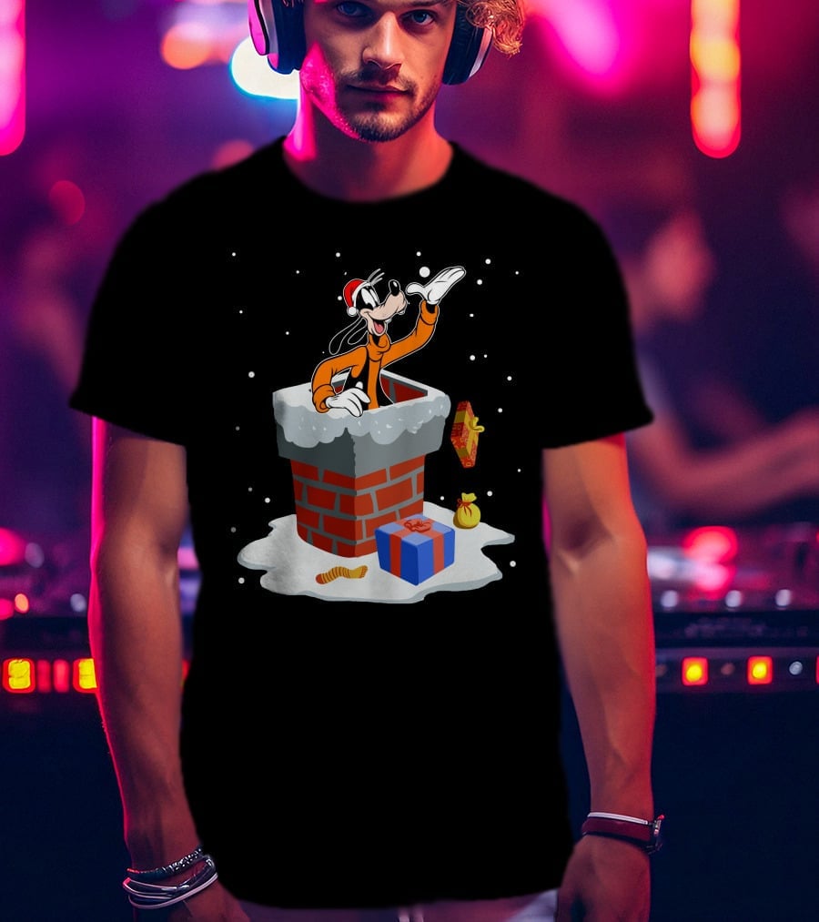 Goofy In Santa Hat Popping Out Of Snowy Chimney With Christmas Gifts T-Shirt