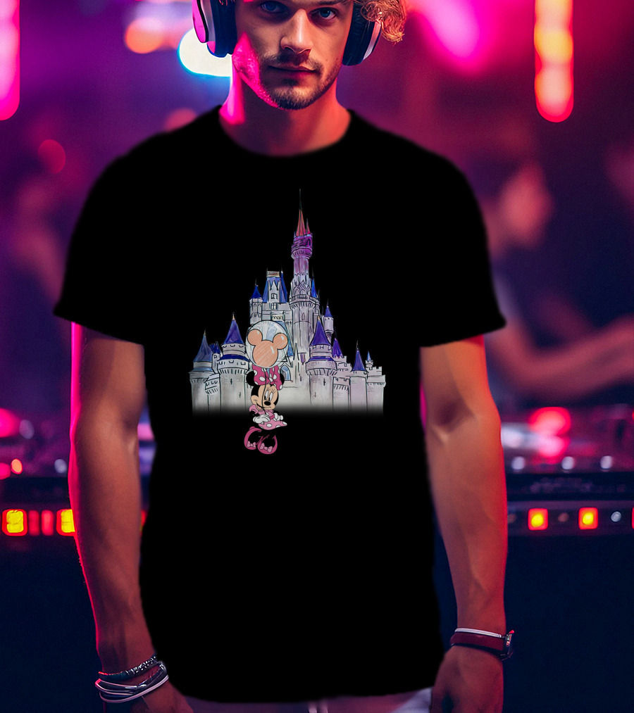 Minnie Mouse In Front Of Disney Castle T-Shirt