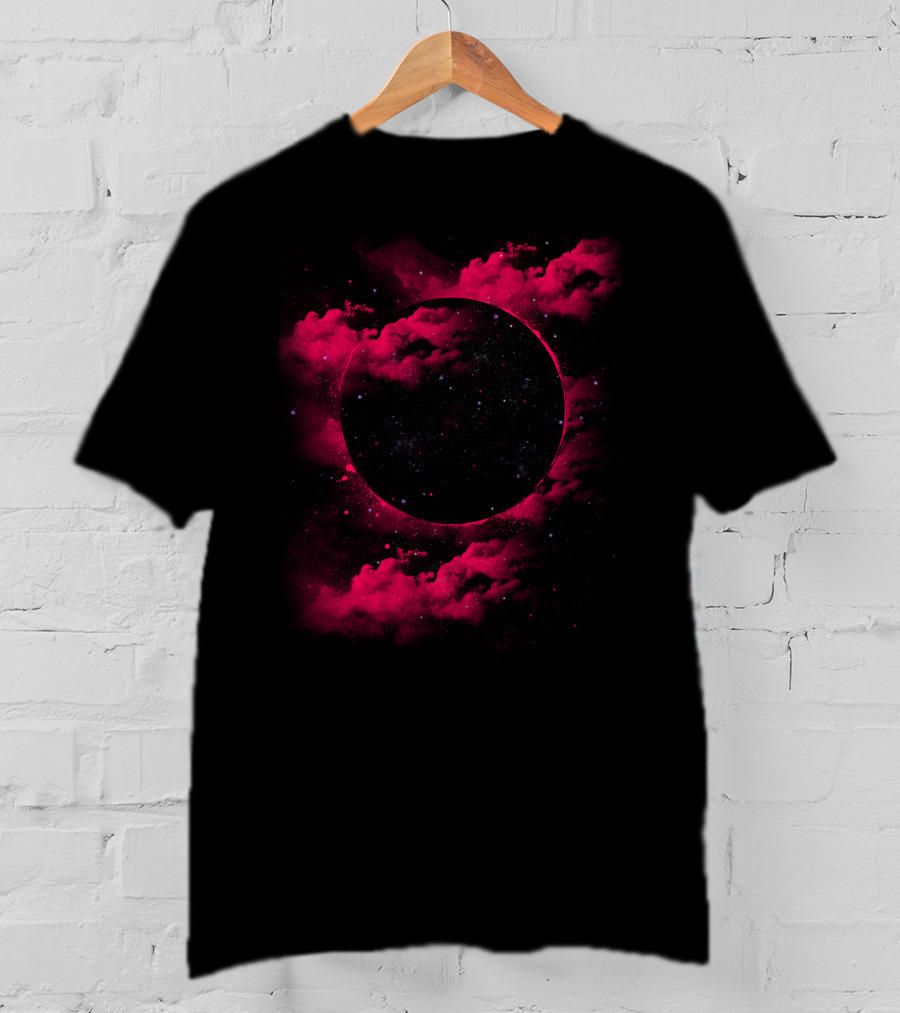Trou Noir Classique Espace Nuages Rouges T-Shirt