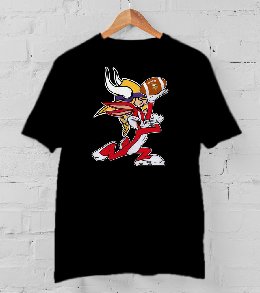 Minnesota Vikings Bugs Bunny Holding Football T-Shirt