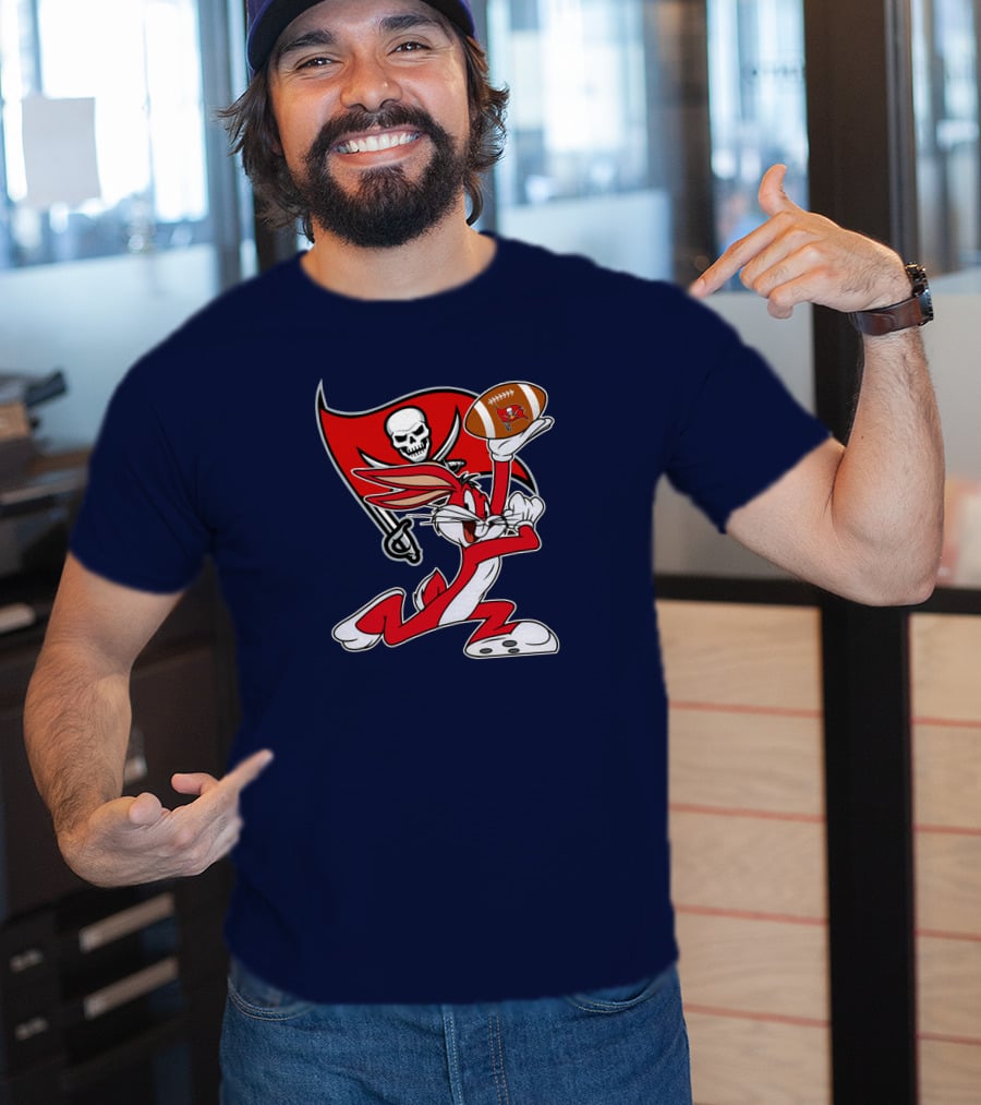 Bugs Bunny Tampa Bay Buccaneers Football Flag T-Shirt