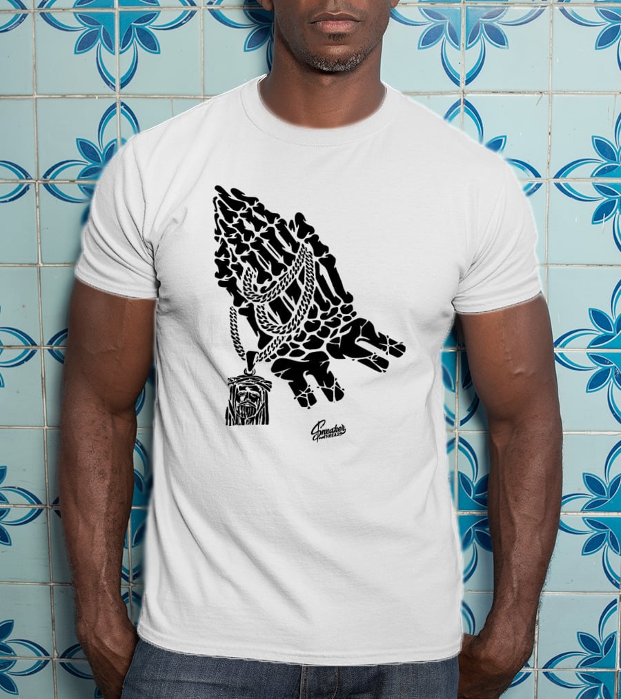 Spreaders Threads Bone Hand Necklace Pray Sneaker T-Shirt