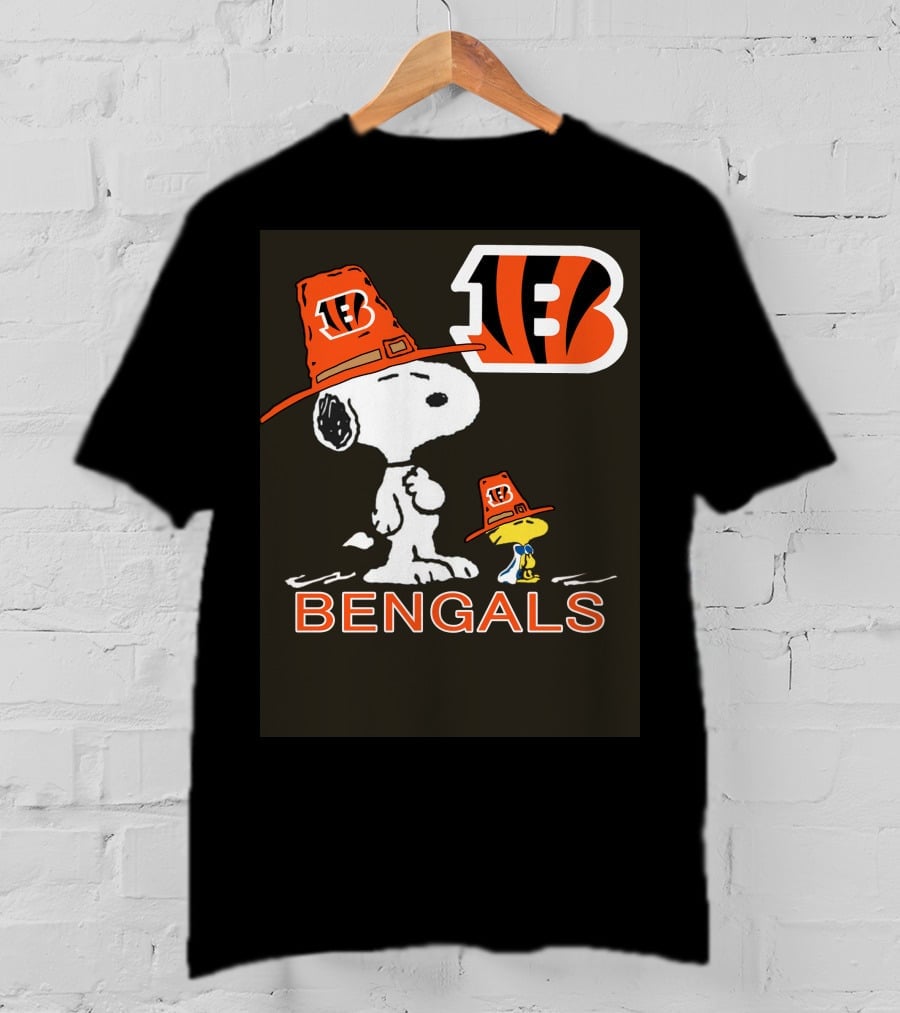Bengals Snoopy Woodstock Thanksgiving Football T-Shirt