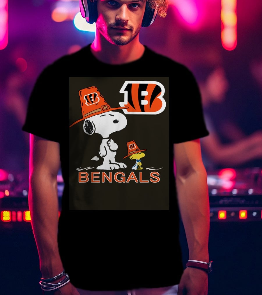 Bengals Snoopy Woodstock Thanksgiving Football T-Shirt