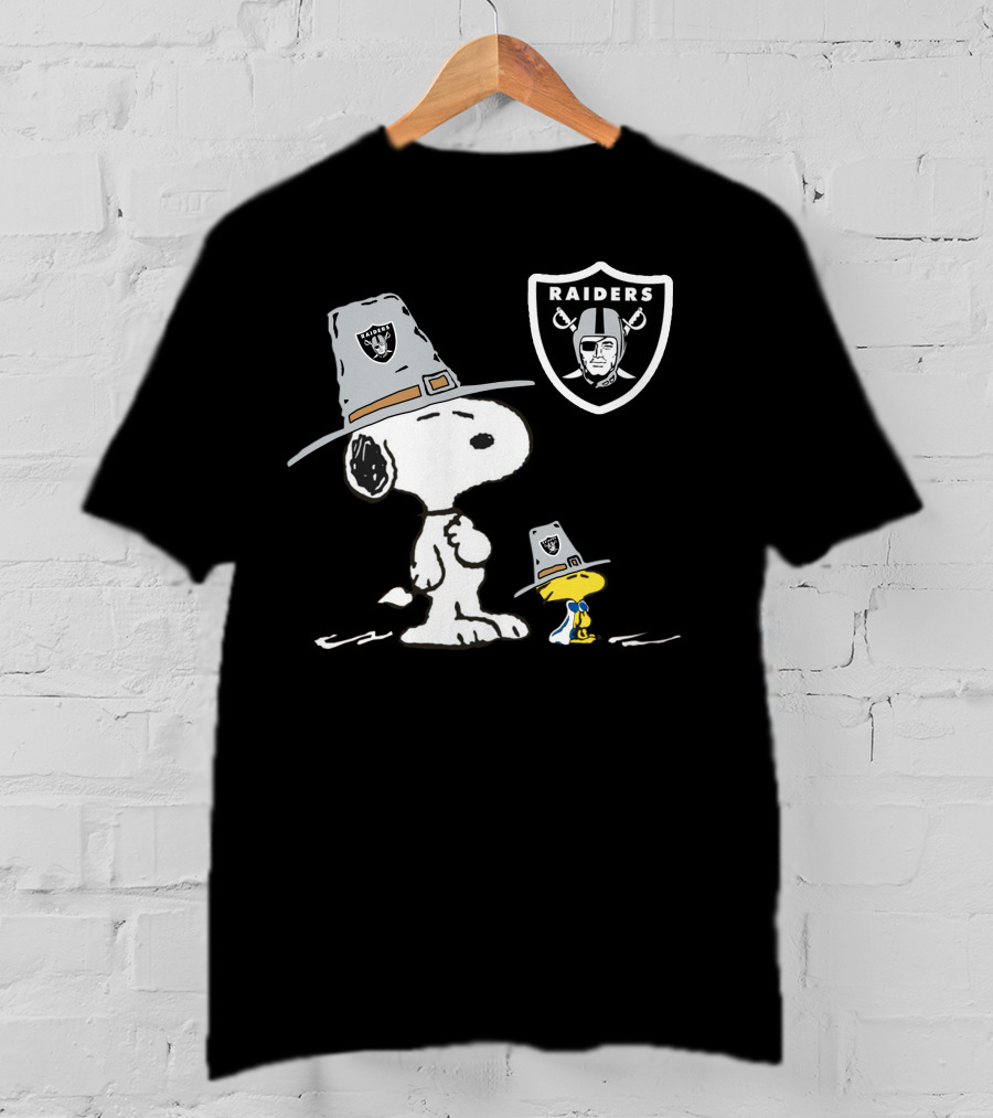 Raiders Snoopy And Woodstock Pilgrim Hat Football Tribute T-Shirt