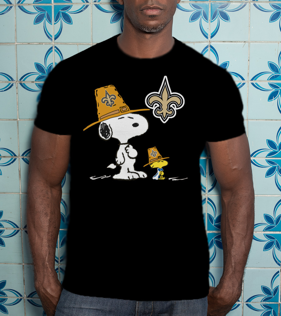 New Orleans Saints Snoopy And Woodstock Fleur-De-Lis Hat T-Shirt