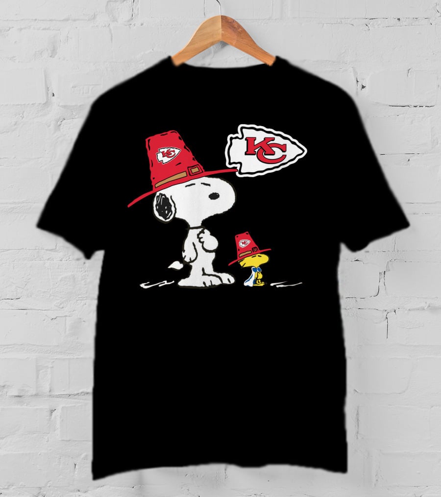 Kansas City Chiefs Snoopy And Woodstock Football T-Shirt
