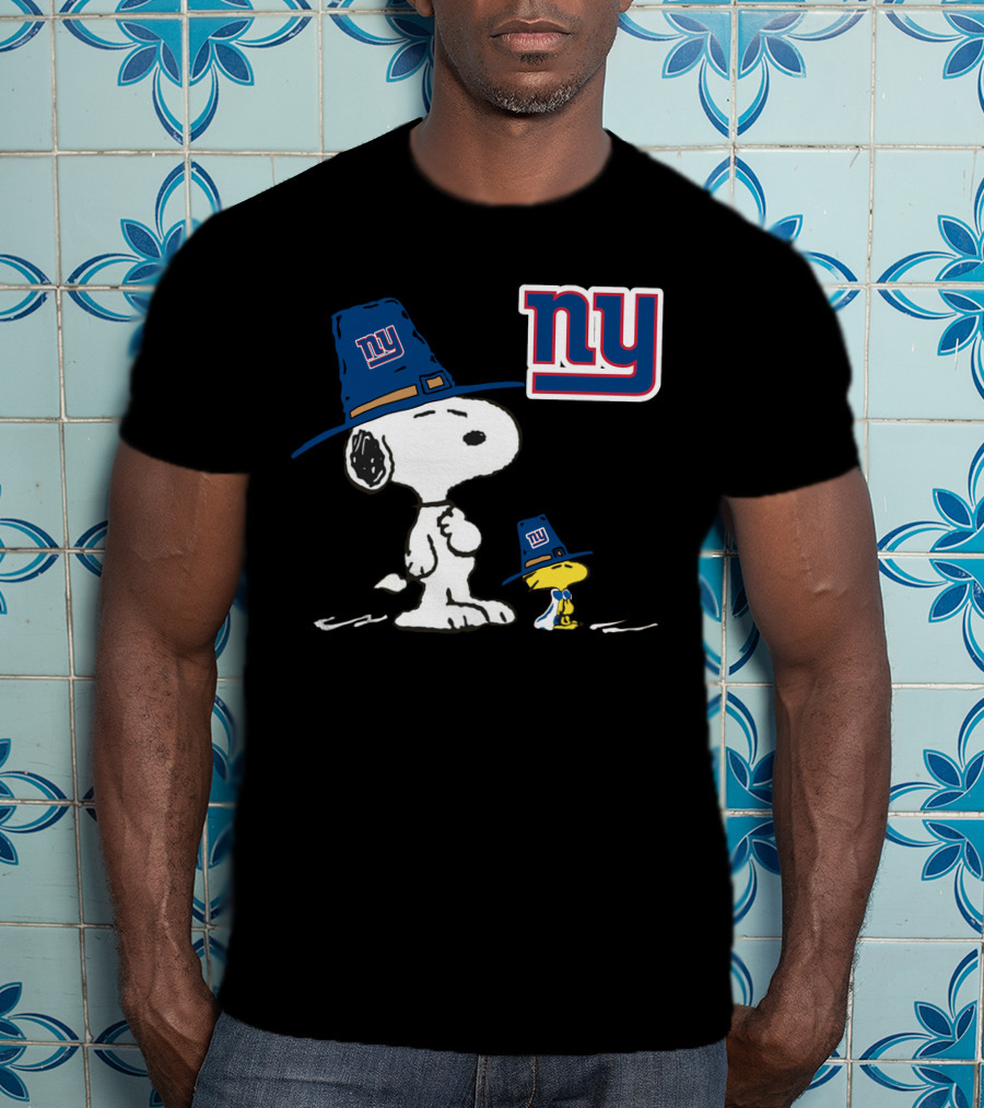 New York Giants Snoopy And Woodstock With Big Blue Hat T-Shirt