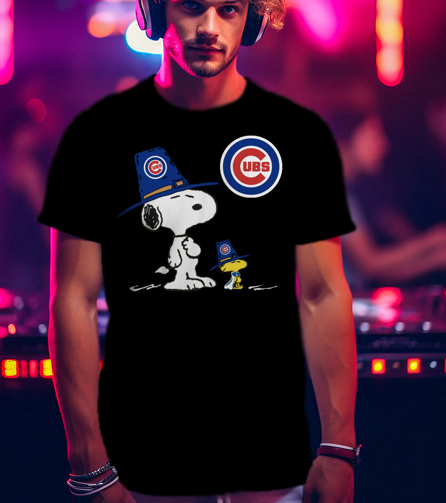 Chicago Cubs Snoopy Woodstock Pilgrim Hat T-Shirt