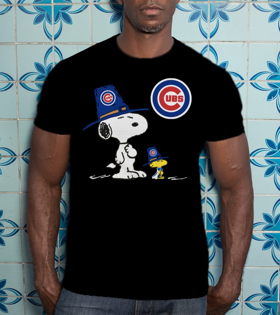 Chicago Cubs Snoopy Woodstock Pilgrim Hat T-Shirt