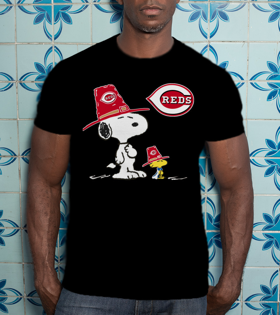 Cincinnati Reds Snoopy And Woodstock Baseball Fans T-Shirt