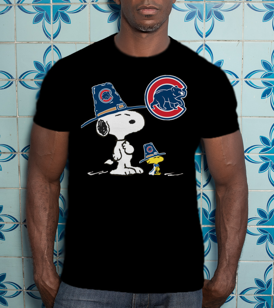 Chicago Cubs Snoopy And Woodstock Wearing Cubs Hats T-Shirt