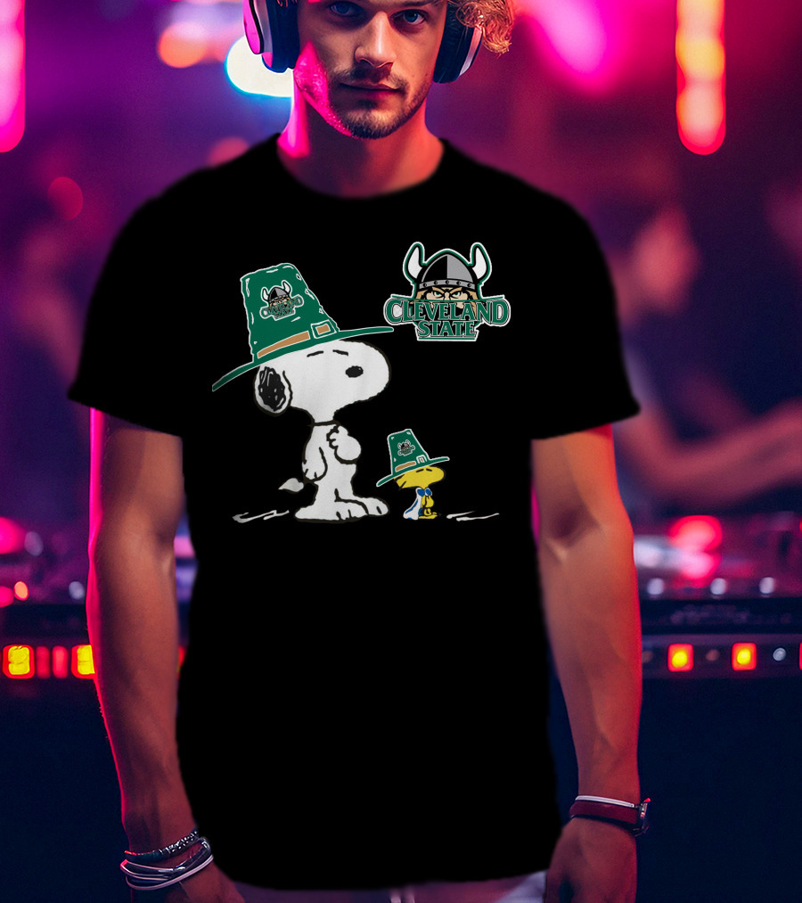 Cleveland State Vikings Snoopy And Woodstock In Green Pilgrim Hats T-Shirt