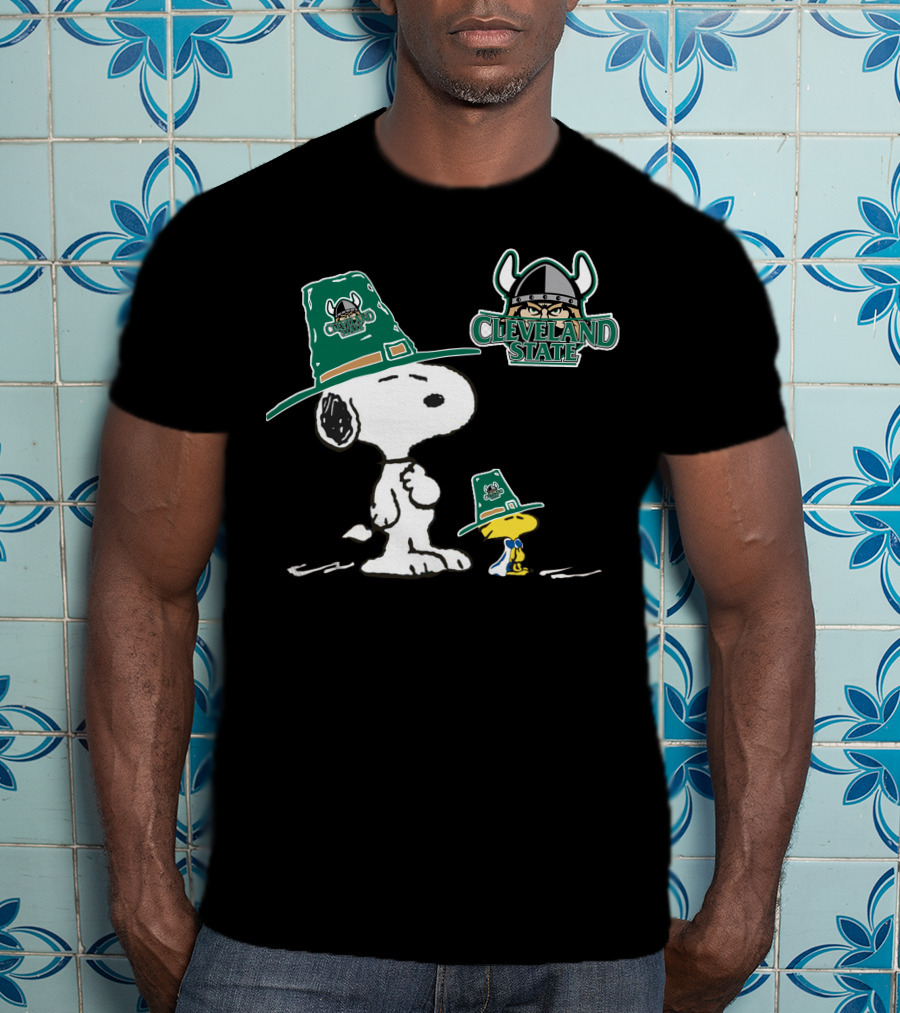 Cleveland State Vikings Snoopy And Woodstock In Green Pilgrim Hats T-Shirt