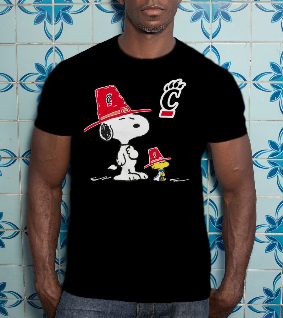 Cincinnati Bearcats Snoopy With Red Hats And Bearcats T-Shirt