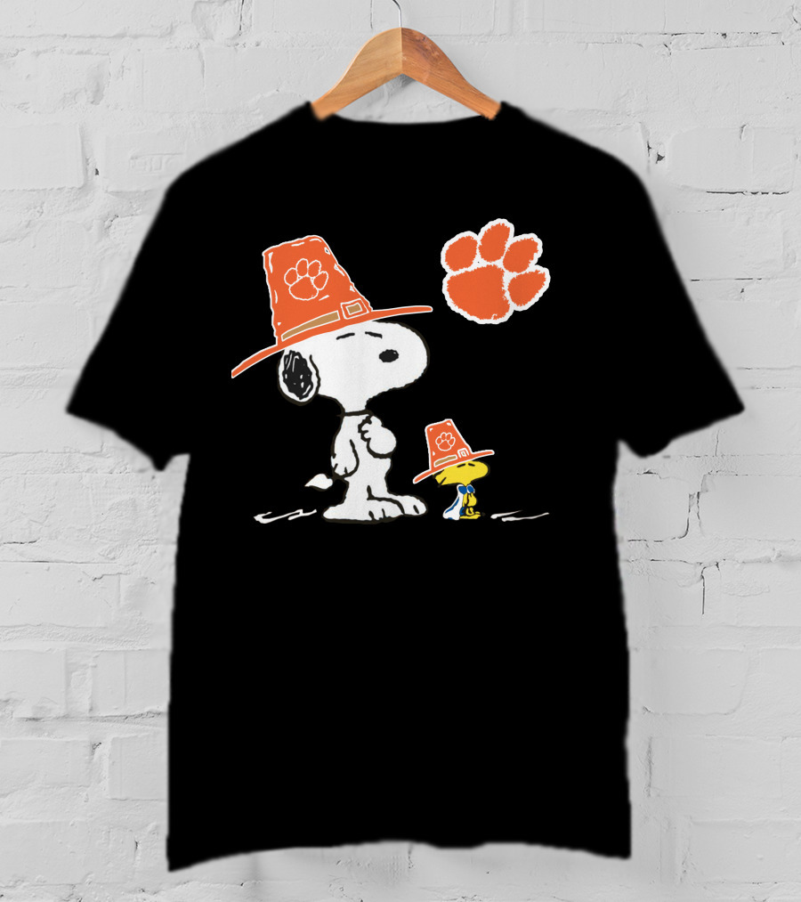 Clemson Tigers Snoopy And Woodstock Thanksgiving Hat Football Paw T-Shirt