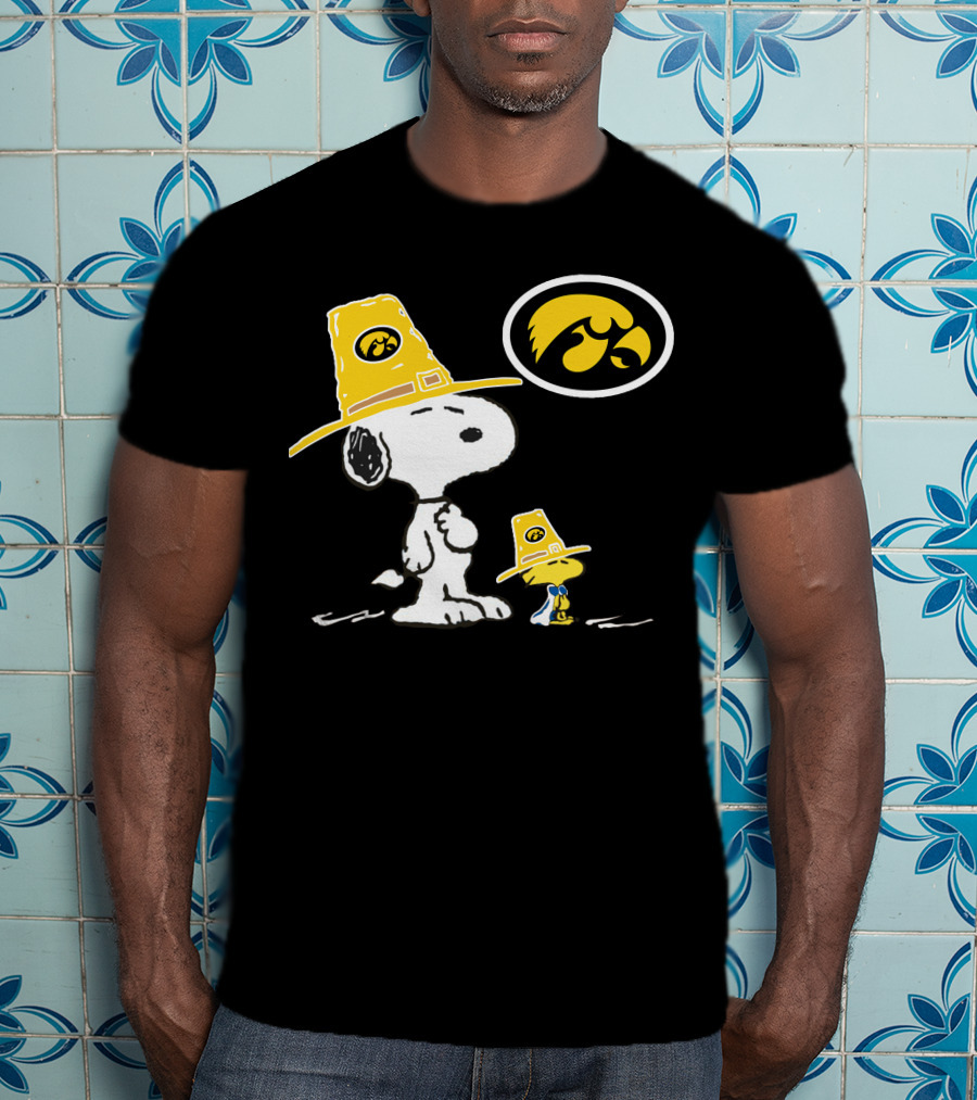 Iowa Hawkeyes Snoopy And Woodstock Pilgrim Hats Peanuts Football Fan T-Shirt
