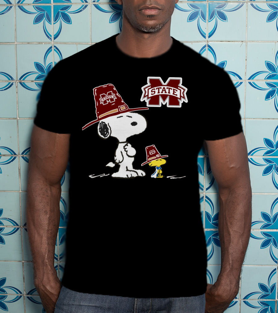 Mississippi State Bulldogs Snoopy Woodstock Pilgrim Hat Peanuts T-Shirt