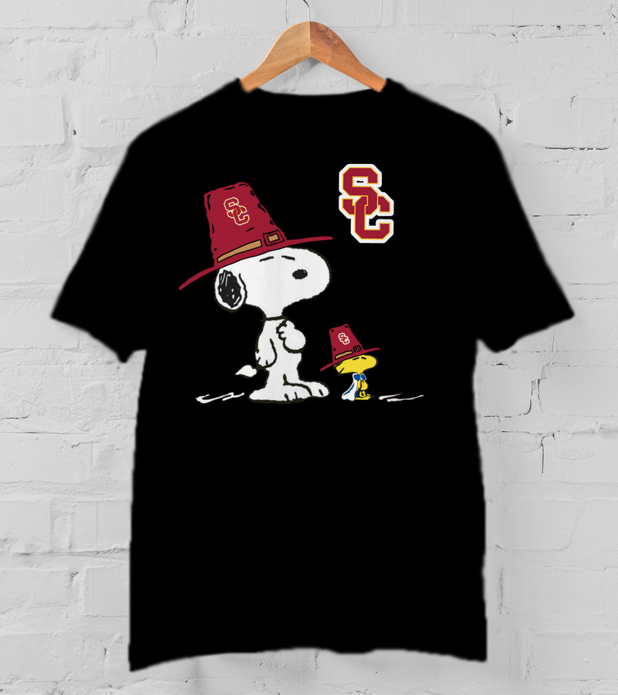 USC Trojans Snoopy And Woodstock Peanuts Comic Strip Characters With SC T-Shirt