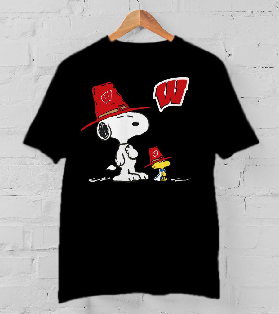 Wisconsin Badgers Snoopy Woodstock Pilgrim Hats T-Shirt