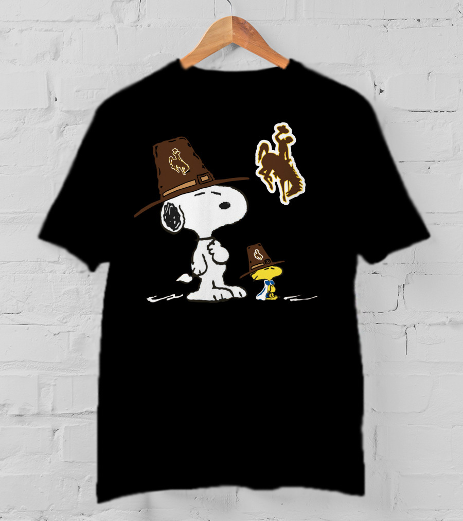 Wyoming Cowboys Snoopy And Woodstock Western Cowboy Hats Brown And Gold T-Shirt
