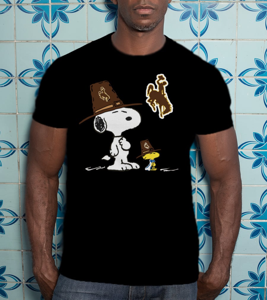 Wyoming Cowboys Snoopy And Woodstock Western Cowboy Hats Brown And Gold T-Shirt