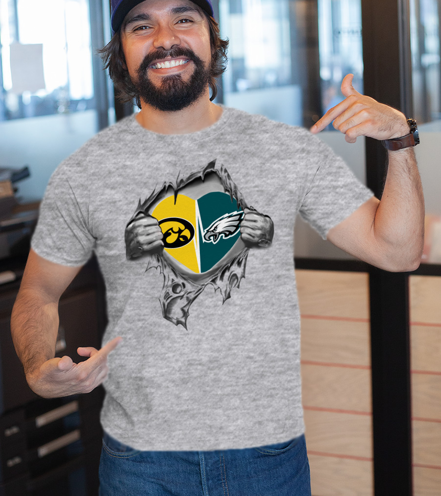 Iowa Hawkeyes Philadelphia Eagles Rivalry Heart T-Shirt