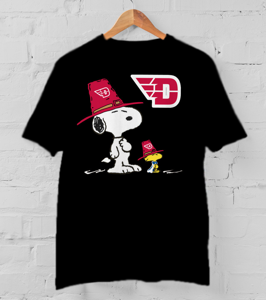 Dayton Flyers Snoopy And Woodstock Pilgrim Hats T-Shirt