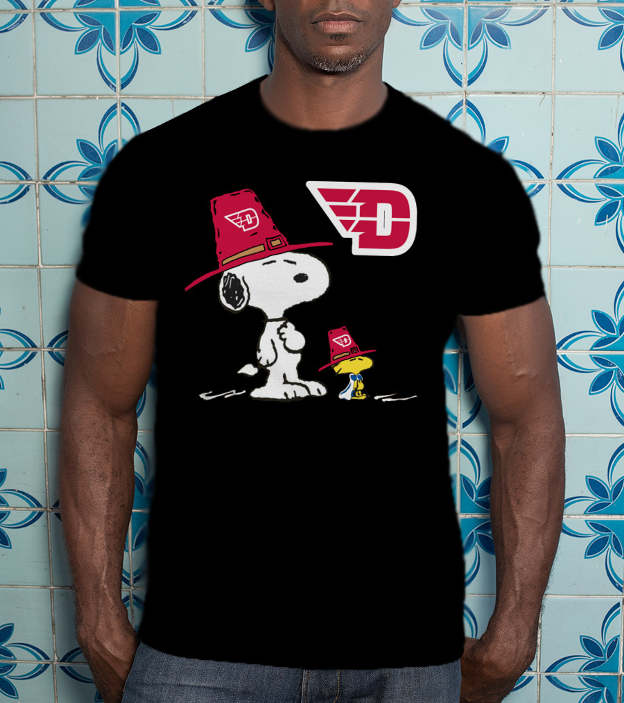 Dayton Flyers Snoopy And Woodstock Pilgrim Hats T-Shirt