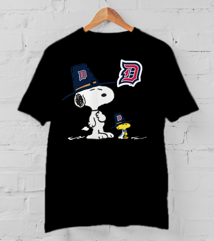 Snoopy Woodstock Duquesne Pilgrim Hat Emblem T-Shirt