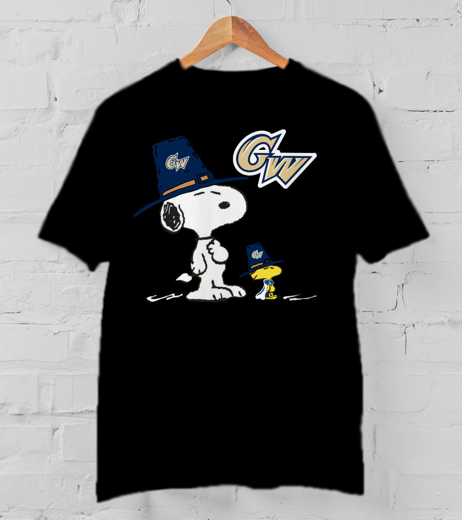 GW Snoopy And Woodstock Pilgrim Hats T-Shirt