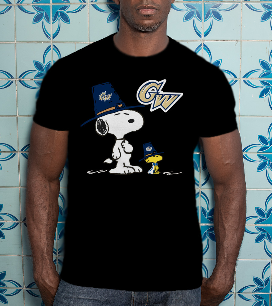 GW Snoopy And Woodstock Pilgrim Hats T-Shirt