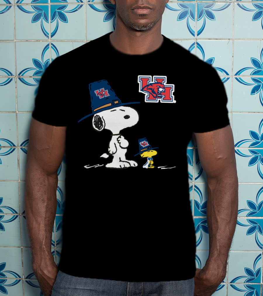 UH Cougars Snoopy And Woodstock Pilgrim Hats T-Shirt
