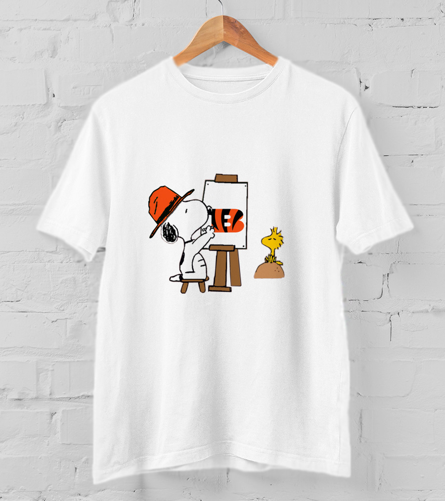Snoopy Painting Cincinnati Bengals T-Shirt