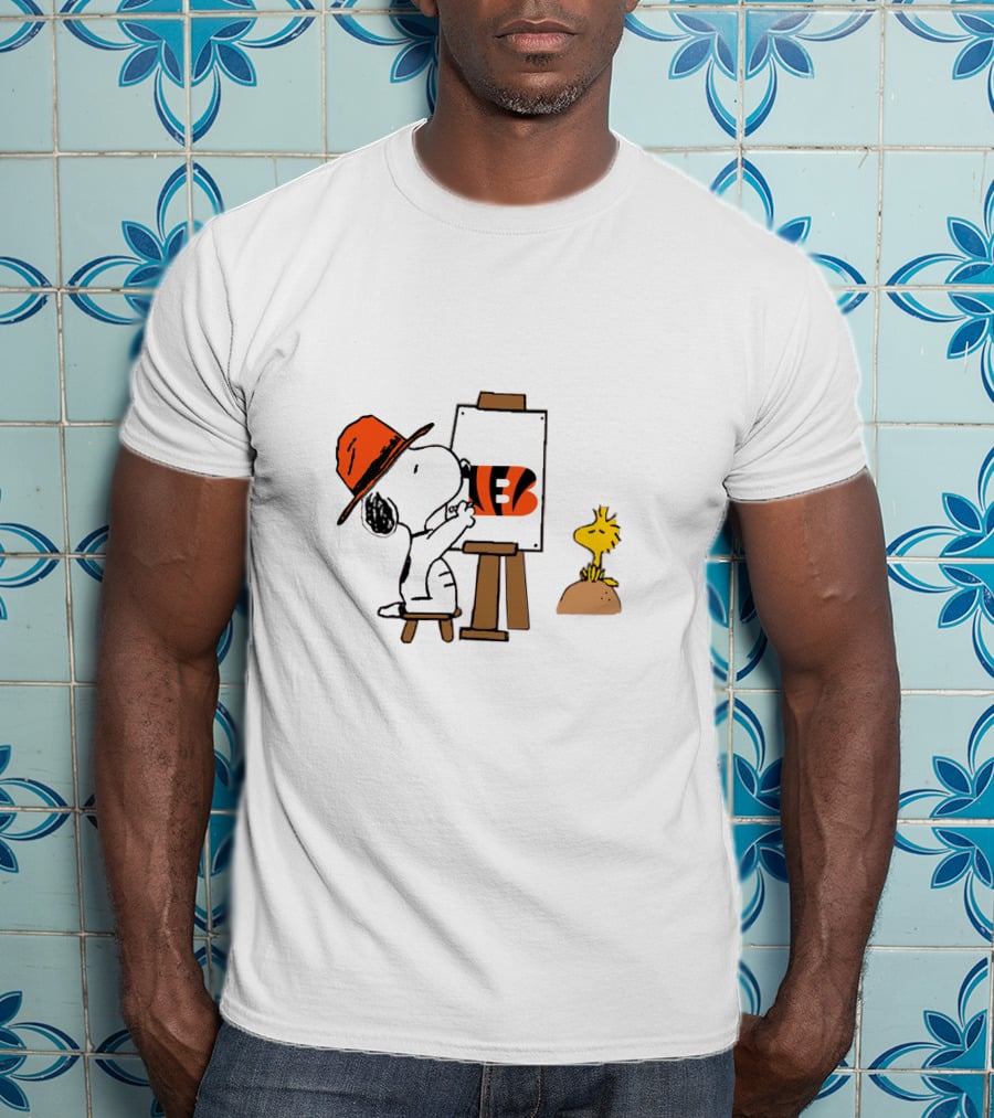 Snoopy Painting Cincinnati Bengals T-Shirt