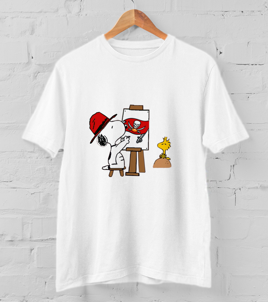 Buccaneers Painting Snoopy With Easel And Woodstock T-Shirt