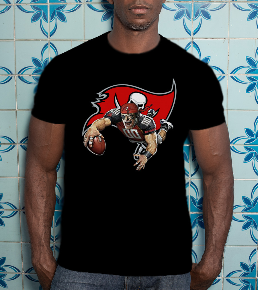 Tampa Bay Buccaneers Football Player Dive With Team T-Shirt
