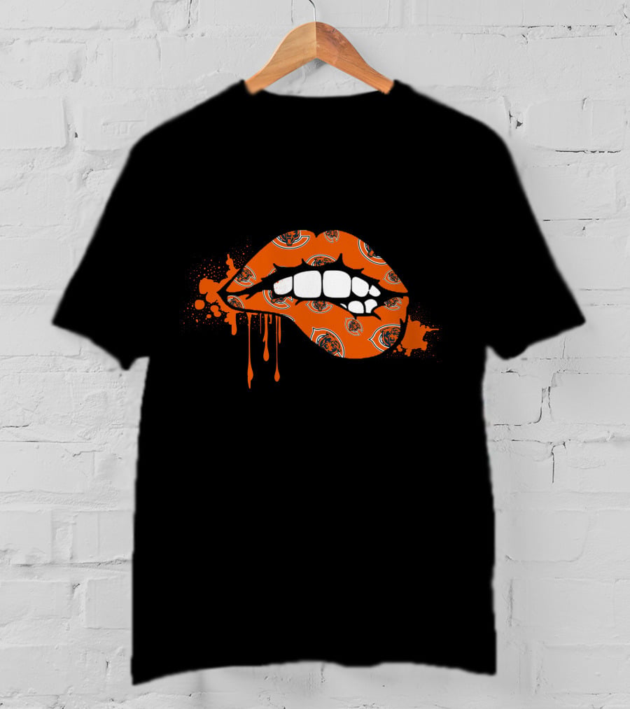 Dripping Lips With Chicago Bears Logo T-Shirt