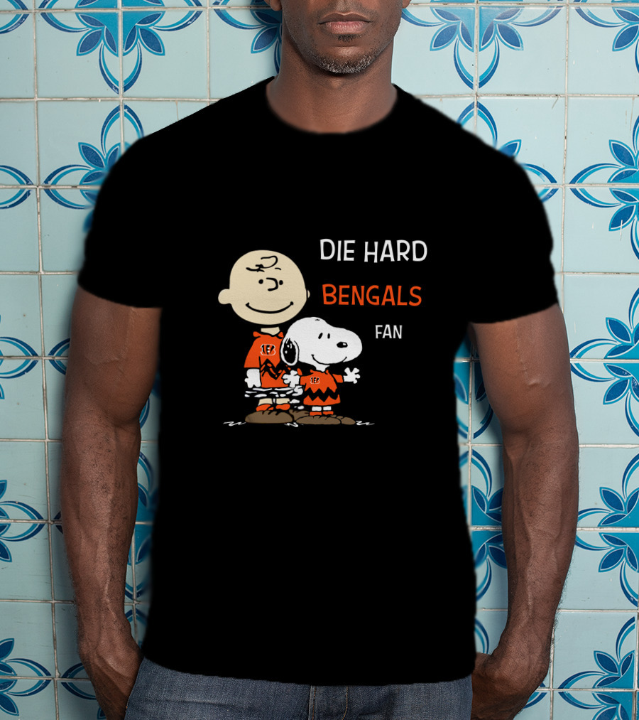 Die Hard Bengals Fan Snoopy And Charlie Brown T-Shirt