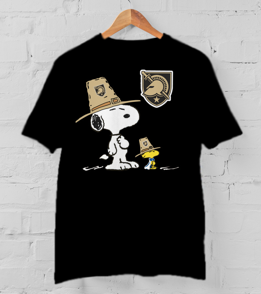 Snoopy And Woodstock With Army Black Knights Logo In Pilgrim Hats T-Shirt