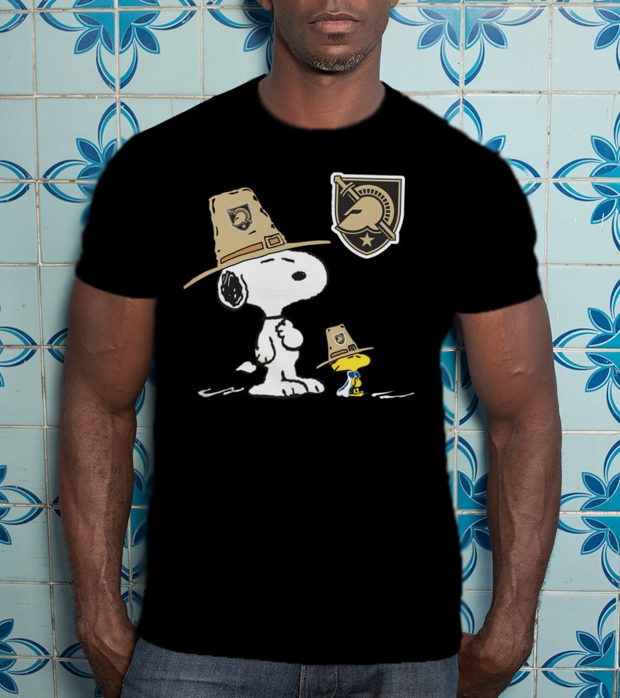 Snoopy And Woodstock With Army Black Knights Logo In Pilgrim Hats T-Shirt