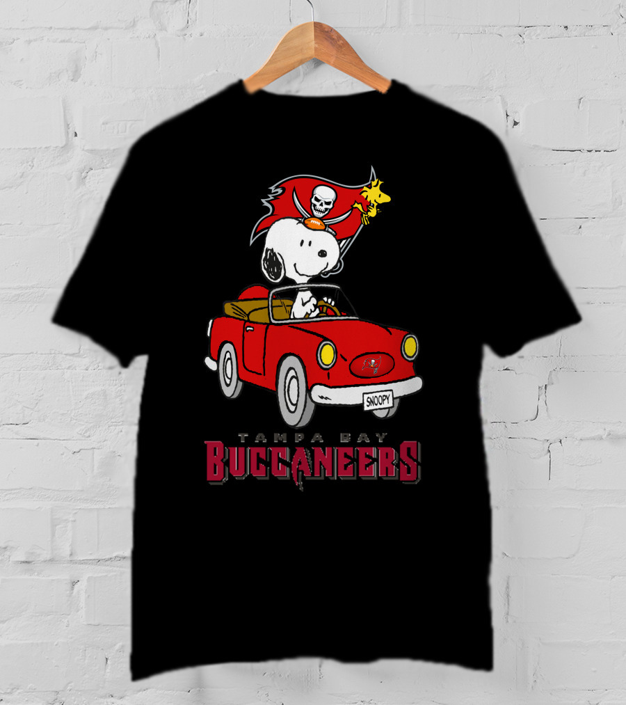 Tampa Bay Buccaneers Snoopy Driving Red Car T-Shirt