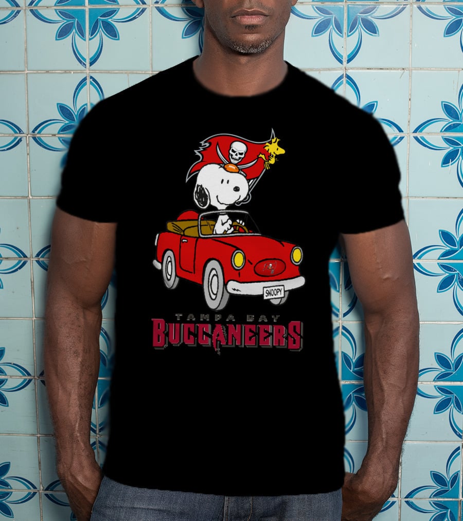 Tampa Bay Buccaneers Snoopy Driving Red Car T-Shirt
